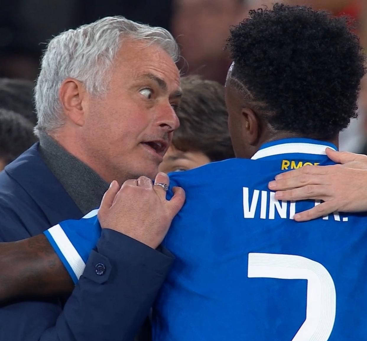 穆里尼奥引发热议！不偏袒弟子巧妙转移焦点，呼吁下一场全力以赴