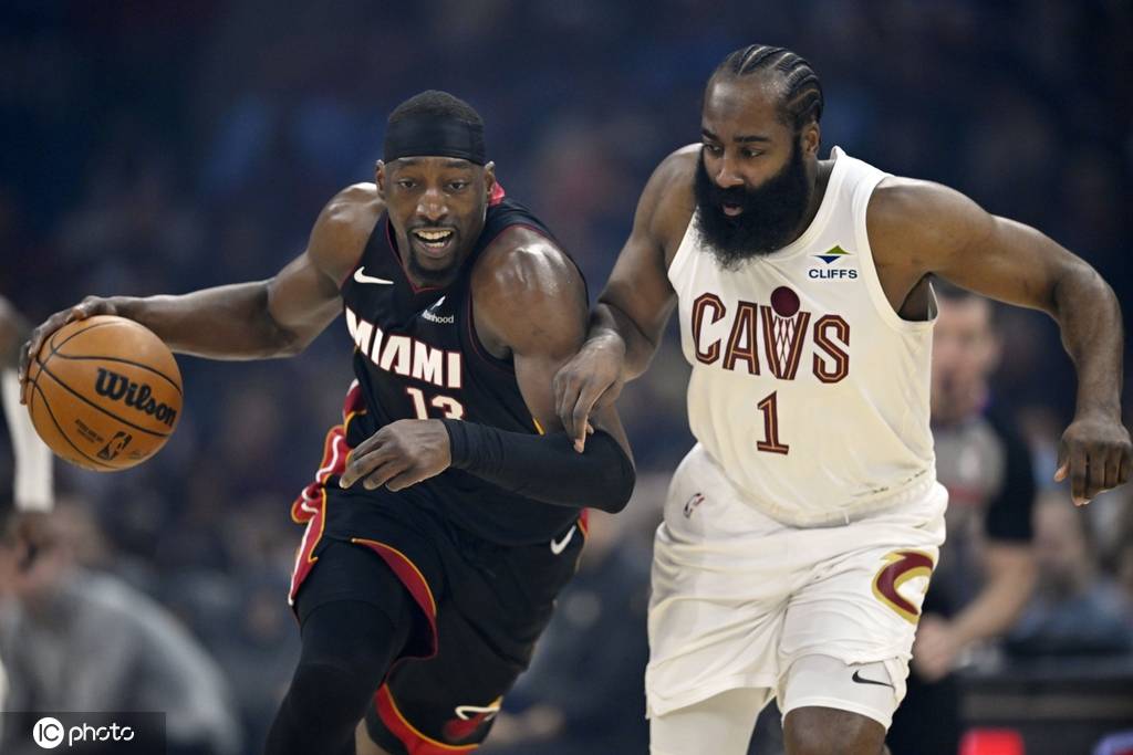 米切尔28+6+4哈登18+9+7均空砍 热火8人上双击败骑士